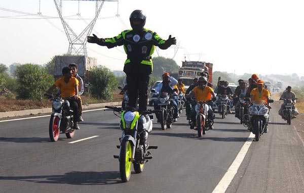 மோட்டார் சைக்கிள்கள் மூலம் படைக்கப்பட்ட வினோத உலக சாதனைகள்...!!!