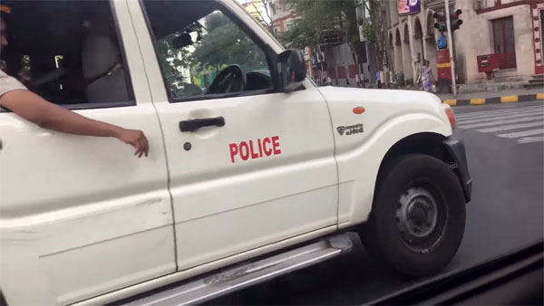 அம்பானியின் பாதுகாப்பிற்கு இவ்வளவு உயர் ரக கார்களா? எல்லாம் யார் வீட்டு காசு தெரியுமா?