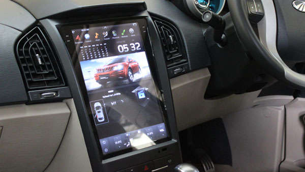 மஹிந்திரா எக்ஸ்யூவி500 காருக்கு பெரிய டச்ஸ்கிரீன் சிஸ்டம்... விலை விபரம் உள்ளே!!