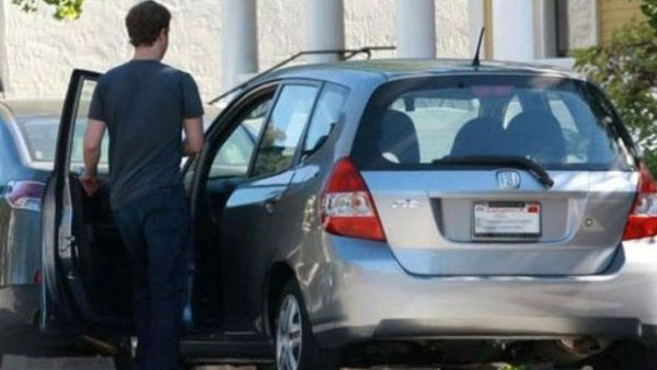 பேஸ்புக் ஓனர் மார்க் முதல் வாரன் பஃப்பேட் வரை பெரும் பணக்காரர்களின் எளிமையான கார்களின் பட்டியல்