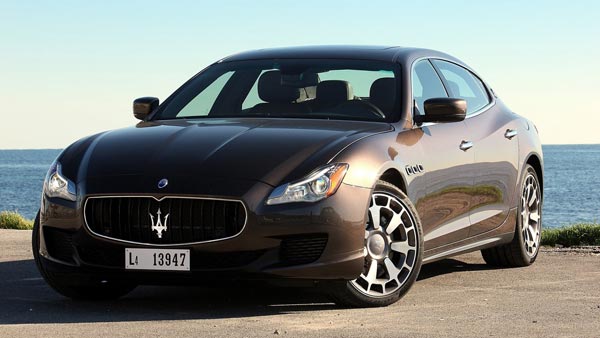 ஸ்போர்ட்ஸ் கார்களைவிட்டு பெரிய கார்கள் பக்கம் தாவிய சன்னி லியோன்!!