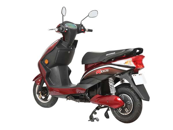 உங்கள் பெட்ரோல் ஸ்கூட்டருக்கு பதிலாக எலெக்ட்ரிக் ஸ்கூட்டருக்கு மாறுங்கள்; டாப் 5 எலெக்டரிக் ஸ்கூட்ட