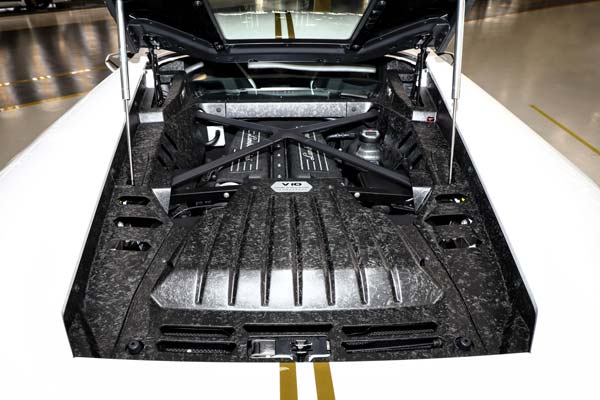 பரிசாக கிடைத்த லம்போர்கினி சூப்பர் காரை ஏலம் விட்ட போப் ஆண்டவர்...! நெகிழ்ச்சியான செய்தி...!