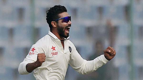 ஜடேஜா மனைவியின் தலைமுடியை இழுத்து தாக்கிய போலீஸ்.. கார் மோதியதால் ஆத்திரம்.. விபத்துக்கு காரணம் யார்