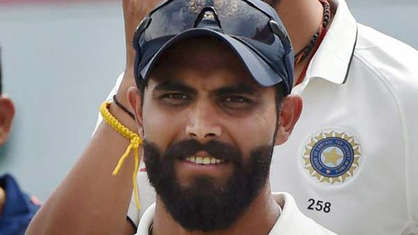 ஜடேஜா மனைவியின் தலைமுடியை இழுத்து தாக்கிய போலீஸ்.. கார் மோதியதால் ஆத்திரம்.. விபத்துக்கு காரணம் யார்