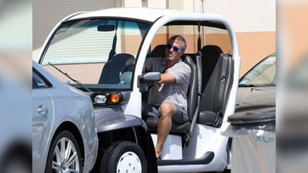 பேஸ்புக் ஓனர் மார்க் முதல் வாரன் பஃப்பேட் வரை பெரும் பணக்காரர்களின் எளிமையான கார்களின் பட்டியல்