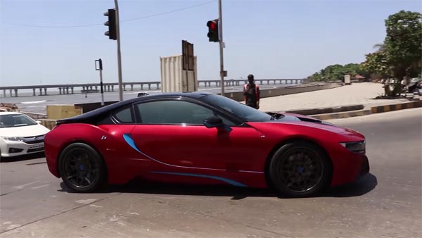 பி.எம்.டபிள்யூ சூப்பர் காரில் மும்பையை வலம் வந்த சச்சின்