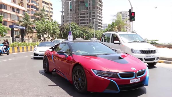 பி.எம்.டபிள்யூ சூப்பர் காரில் மும்பையை வலம் வந்த சச்சின்