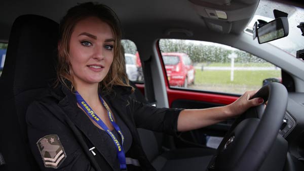 மகப்பேறு காலத்தில் பெண்கள் வாகனம் ஓட்டலாமா ? மகப்பேறு காலத்தில் பெண்கள் வாகனம் ஓட்டலாமா ?