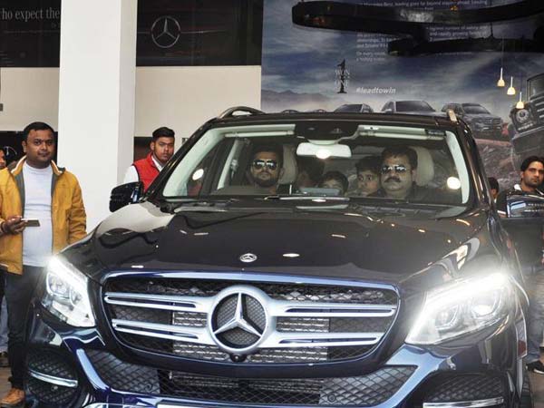 தோனியின் ஹம்மர் முதல் ஜடேஜாவின் ஆடி வரை சிஎஸ்கே வீரர்களின் கார் பட்டியல்