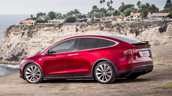 போயிங் ரக விமானத்தை கயிறு கட்டி இழுத்து உலக சாதனை படைத்த எலக்ட்ரிக் கார்! பிரம்மிப்பூட்டும் வீடியோ!!