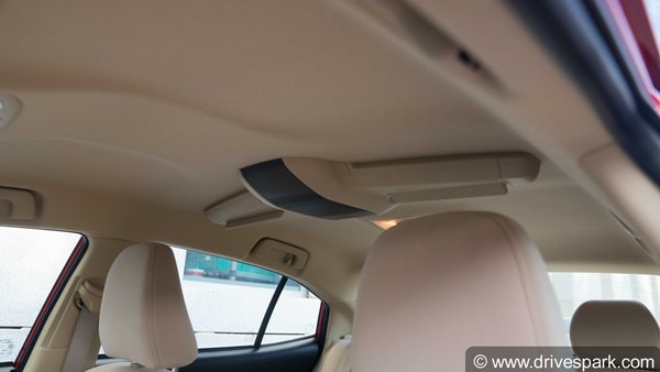 இன்று முதல் விற்பனைக்கு டொயோட்டா யாரீஸ் கார்; முதல் நாளிலேயே 1000 கார்கள் விற்பனை இன்று முதல் விற்பனைக்கு டொயோட்டா யாரீஸ் கார்; முதல் நாளிலேயே 1000 கார்கள் விற்பனை