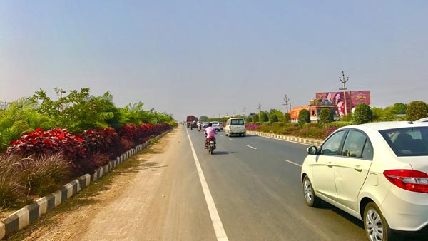 காரில் செல்லும் போது எப்படி லேன் மாற வேண்டும் தெரியுமா?