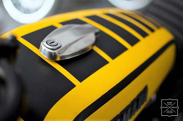 கஃபே ரேஸர் ஸ்டைலில் அட்டகாசமாக மாற்றப்பட்ட யமஹா எஃப்இசட்!!