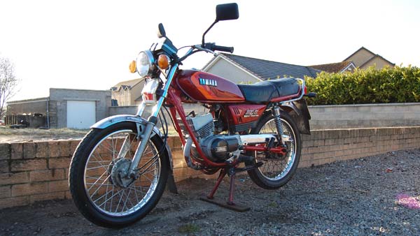 காலா படத்தில் பச்சை நிற ஆர்எக்ஸ் 100 பைக்கை ரஜினி பயன்படுத்தியது ஏன்? 