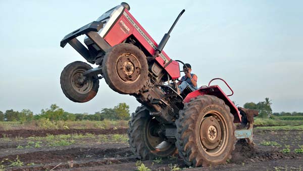  டிராக்டர் ஸ்டண்டில் மிரட்டும் 10 வயது சிறுவன்!!! 90's கிட்ஸ் மீம்ஸ் போட ஒரு டாபிக்... 