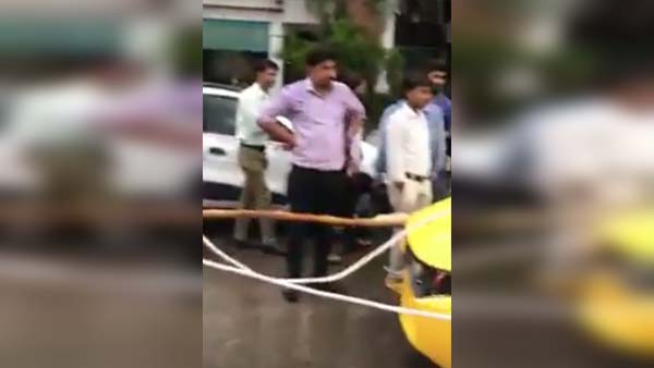 70 லட்ச ரூபாய் லக்ஸரி காரில் குப்பை அள்ளும் டாக்டர்! டோனி, கோஹ்லிக்கும் சவால்! 