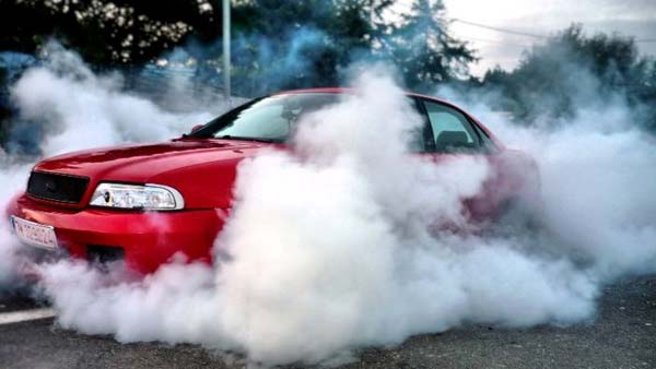 தலையில் மிளகாய் அரைத்து விடுவார்கள்... செகண்ட் ஹேண்ட் கார் வாங்குவதில் இத்தனை அபாயங்களா? தலையில் மிளகாய் அரைத்து விடுவார்கள்... செகண்ட் ஹேண்ட் கார் வாங்குவதில் இத்தனை அபாயங்களா?