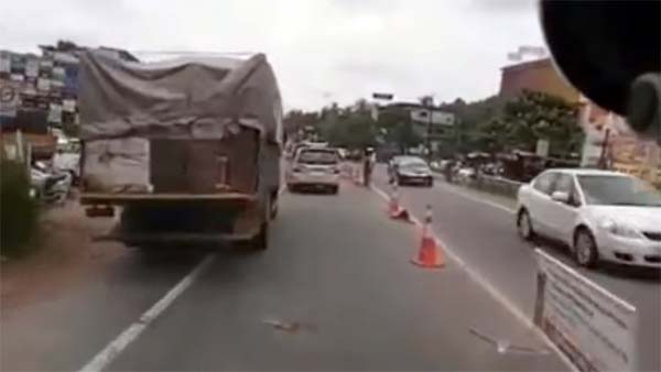 சிட்டி டிராப்பிற்குள் 60 கி.மீ. வேகத்தில் விரைந்த ஆம்புலன்ஸ்... பதபதைக்க வைக்கும் வீடியோ காட்சிகள்