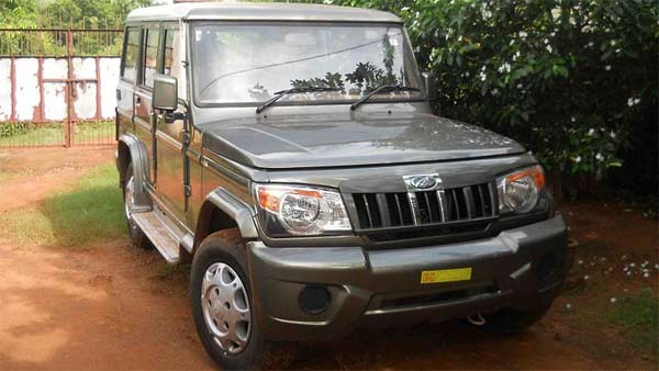 ஒரு குடும்பத்தை மீட்க பொலிரோ காரில் ஆற்று வெள்ளத்தை கடந்த போலீஸ்! சாத்தியமானது எப்படி? 