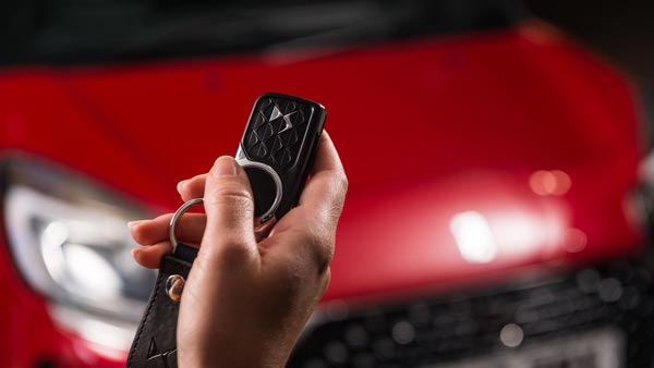 தலையில் மிளகாய் அரைத்து விடுவார்கள்... செகண்ட் ஹேண்ட் கார் வாங்குவதில் இத்தனை அபாயங்களா? தலையில் மிளகாய் அரைத்து விடுவார்கள்... செகண்ட் ஹேண்ட் கார் வாங்குவதில் இத்தனை அபாயங்களா?