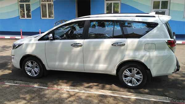 கார் திருடனை போலீசார் மடக்கி பிடிக்கும் சினிமாவை மிஞ்சும் வீடியோ காட்சிகள்