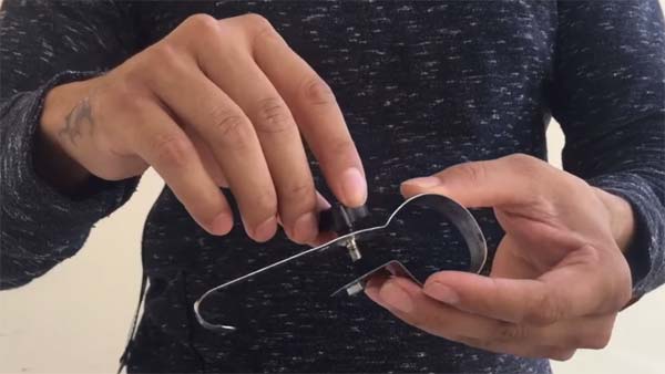 ரூ 30 செலவில் பைக்குகளுக்கான க்ரூஸ் கண்ட்ரோல் கருவி.... இந்திய இளைஞரின் அரிய கண்டுபிடிப்பு