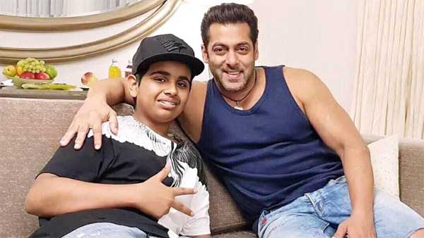 இந்த சிறுவனின் கார் கலெக்ஸனை பார்த்தால் ரஜினிக்கு மட்டுமல்ல.. அம்பானிக்கே 'ஒரு நிமிஷம் தலை சுத்தும்'