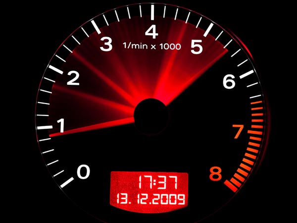 உங்கள் கார் இன்ஜின் நீண்ட நாள் உழைக்க வேண்டுமா? இதையெல்லாம் செய்யாதீங்க ப்ளீஸ்...