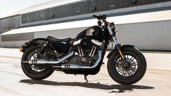 வடிவேலு ஸ்டைலில் ரூ.10 லட்சம் ஹார்லி டேவிட்சன் பைக் ஸ்வாகா! ஒரு மனுஷன் இவ்ளோ நேரமா டெஸ்ட் ரைடு போவான்? 