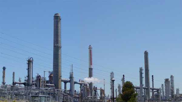 அமெரிக்கா- ஈரான் ஆயில் அரசியலால் பந்தாடப்படும் இந்தியா ; பெட்ரோல் விலை விரைவில் சதம் போடலாம்