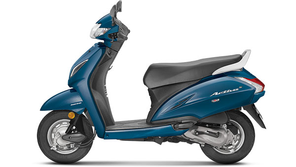 சேட்டன்களின் வாகனங்களை தொற்றிய கால்பந்து ஜூரம்! யமஹா, ஹோண்டாவும் தப்பவில்லை! 