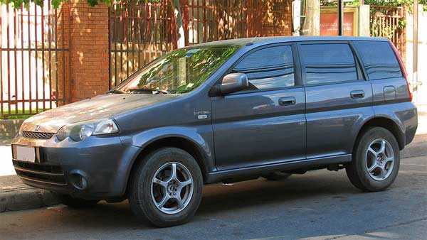 இந்தியராக இருந்தால் இந்த கார்கள் மீது ஆசைப்பட கூடாது.. இல்லாவிட்டால் பாகிஸ்தான் போக ரெடியா இருங்க.. 