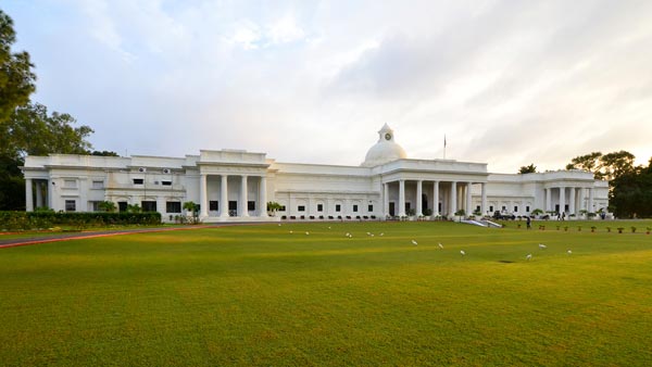 இந்தியாவில் முதல் முறையாக டூவீலர்களிலும் ஏர் பேக்.. இனி சிரமப்பட்டு ஹெல்மெட் அணிய தேவையில்லை! இந்தியாவில் முதல் முறையாக டூவீலர்களிலும் ஏர் பேக்.. இனி சிரமப்பட்டு ஹெல்மெட் அணிய தேவையில்லை!