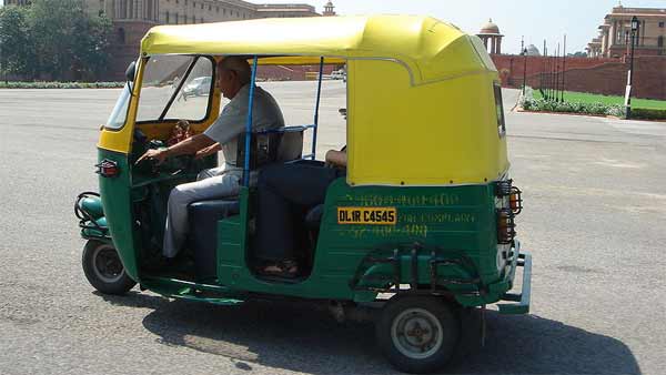 சேட்டன்களின் வாகனங்களை தொற்றிய கால்பந்து ஜூரம்! யமஹா, ஹோண்டாவும் தப்பவில்லை! 