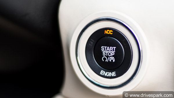 கார் திருடனை போலீசார் மடக்கி பிடிக்கும் சினிமாவை மிஞ்சும் வீடியோ காட்சிகள்