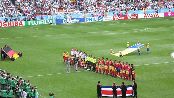 சேட்டன்களின் வாகனங்களை தொற்றிய கால்பந்து ஜூரம்! யமஹா, ஹோண்டாவும் தப்பவில்லை! 