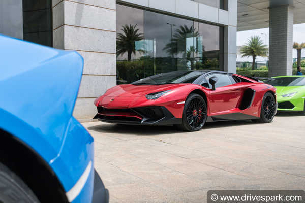 பெங்களூரு ரோட்டில் ஒரே நேரத்தில் சென்ற 15 லாம்போர்கினி... என்ன காரணம்?