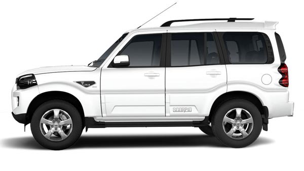 நடுவீதிக்கு வந்த ரயில்.. அதிர்ச்சியில் அலறியடித்து ஓடிய மக்கள்.. ஓட்டுனருக்கு இதுதான் தண்டனை! 