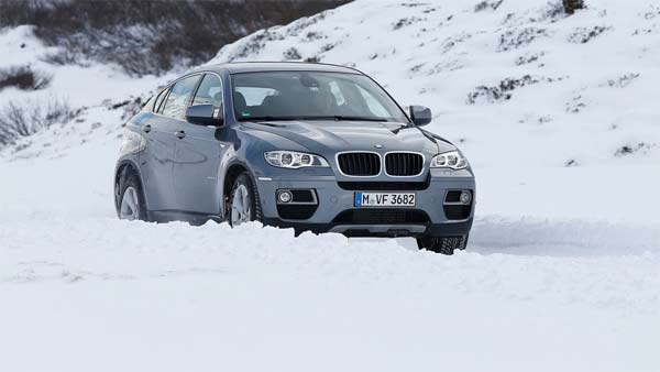 சவப்பெட்டியாக மாறிய பிஎம்டபிள்யூ கார்! இறந்த தந்தைக்கு மகன் நூதன மரியாதை! 