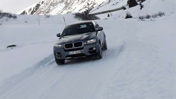 சவப்பெட்டியாக மாறிய பிஎம்டபிள்யூ கார்! இறந்த தந்தைக்கு மகன் நூதன மரியாதை! 