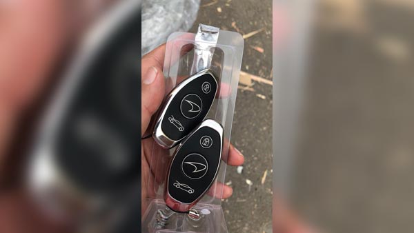 இந்தியாவின் முதல் மெக்லாரன் சூப்பர் கார் மும்பையில் வந்திறங்கியது