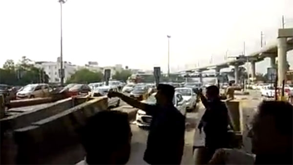 டோல்கேட் டிராபிக் ஜாமில் பாடம் கற்ற அமைச்சர் செய்த அதிரடி... வாகன ஓட்டிகள் குதூகலம்... 