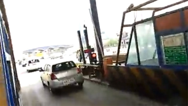 டோல்கேட் டிராபிக் ஜாமில் பாடம் கற்ற அமைச்சர் செய்த அதிரடி... வாகன ஓட்டிகள் குதூகலம்... 