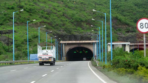 வெகு விரைவில் இந்தியாவில் 'ஹைப்பர் லூப்' சீறி பாயும்! 4 மணி நேர பயணம் வெறும் 25 நிமிடமாகிறது! 