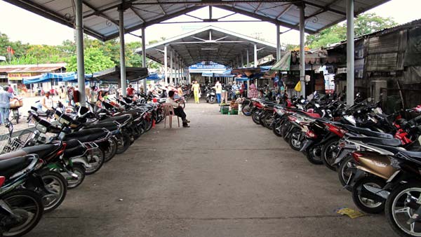 டூவீலருடன் சேர்த்து 'வாலிபரையும்' அலேக்காக பறிமுதல் செய்த வினோதம்...!!! புனே துரைசிங்கத்துக்கு ஆப்பு...!!!