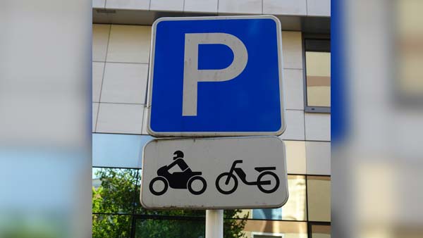 டூவீலருடன் சேர்த்து 'வாலிபரையும்' அலேக்காக பறிமுதல் செய்த வினோதம்...!!! புனே துரைசிங்கத்துக்கு ஆப்பு...!!!