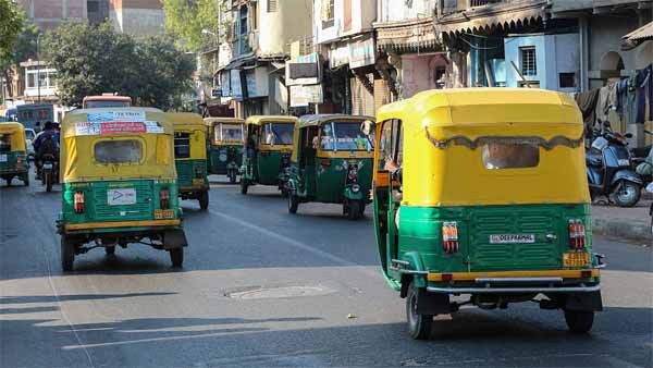 தவறான டாக்ஸி, ஆட்டோ டிரைவர்களை களையெடுக்க QR கோடு சிஸ்டம்! பெண்களின் பாதுகாப்பிற்காக அதிரடி! 