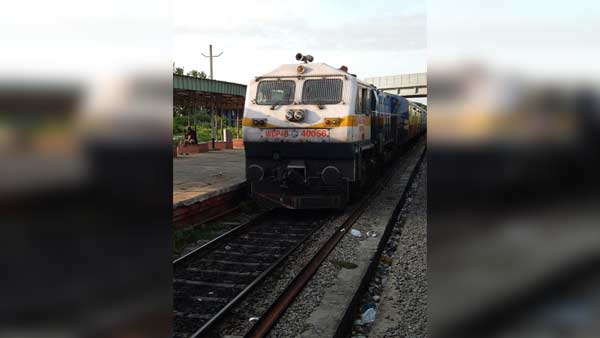 இந்திய ரயில்வே இப்போ வேற லெவல்... பயணிகள் நலனுக்காக பல நவீன வசதிகள் அறிமுகம்! 