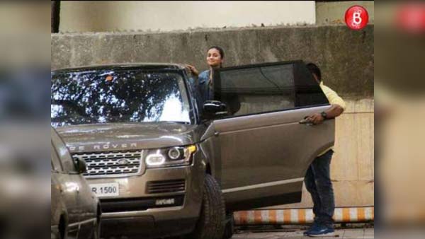 அமிதாப் முதல் ரன்பீர் வரை... ரேஞ்ச் ரோவர் கார்களுக்கு பாலிவுட் மயங்குவது இதனால்தான்... அமிதாப் முதல் ரன்பீர் வரை... ரேஞ்ச் ரோவர் கார்களுக்கு பாலிவுட் மயங்குவது இதனால்தான்...